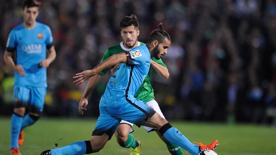 Douglas, en un partido con el Barcelona Douglas, en un partido con el Barcelona