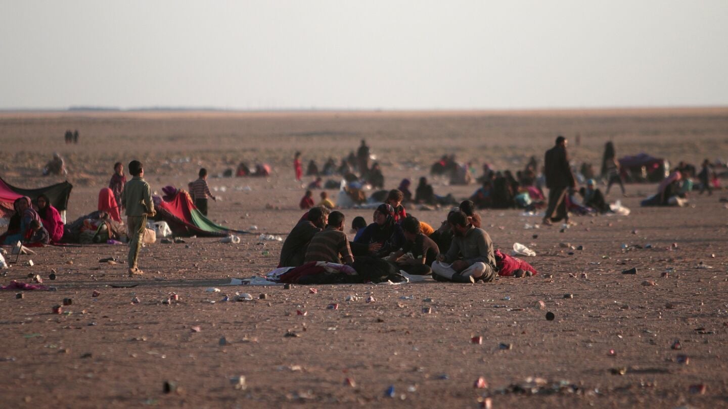 Varios iraqu&iacute;es huyen de Mosul