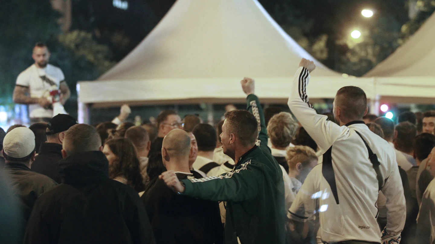 Aficionados del Legia en las inmediaciones del estadio Santiago Bernabéu Aficionados del Legia en las inmediaciones del estadio Santiago Bernabéu