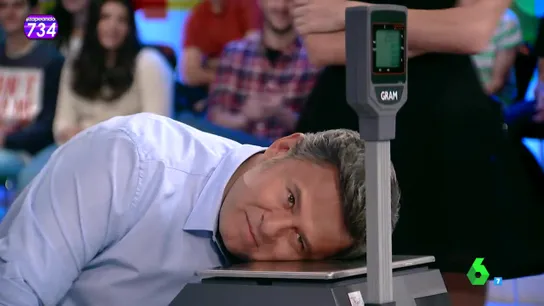 Miki Nadal se pesa la cabeza Miki Nadal se pesa la cabeza