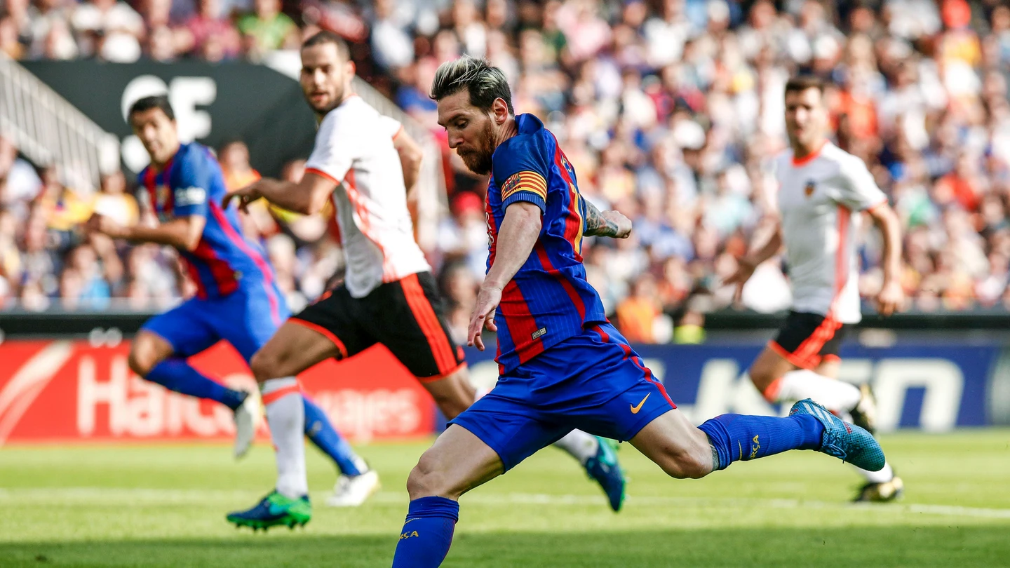 Leo Messi ante el Valencia CF Leo Messi ante el Valencia CF