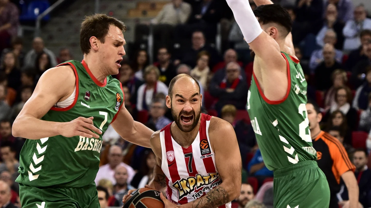 El Baskonia en su encuentro ante el Olympiacos El Baskonia en su encuentro ante el Olympiacos