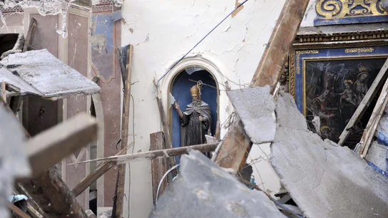 Vista de una iglesia dañada por el terremoto de este jueves en la localidad de Villa Sant'Antonio Vista de una iglesia dañada por el terremoto de este jueves en la localidad de Villa Sant'Antonio