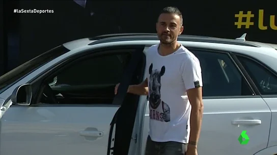 Frame 7.036403 de: Luis Enrique bromea con el coche que le da el Barça: "Yo había pedido uno azul..." Frame 7.036403 de: Luis Enrique bromea con el coche que le da el Barça: "Yo había pedido uno azul..."