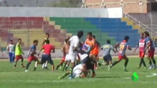 Batalla campal en Per&uacute;