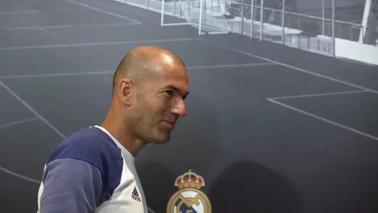 Zidane se marcha de la sala de prensa Zidane se marcha de la sala de prensa