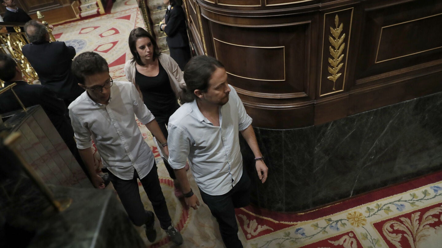 Miembros de Podemos, en su entrada al Congreso