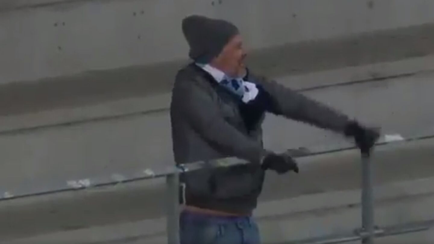 Este aficionado se ha vuelto viral en Suecia
