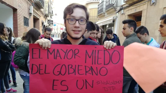 Un estudiante protesta contra la Lomce Un estudiante protesta contra la Lomce