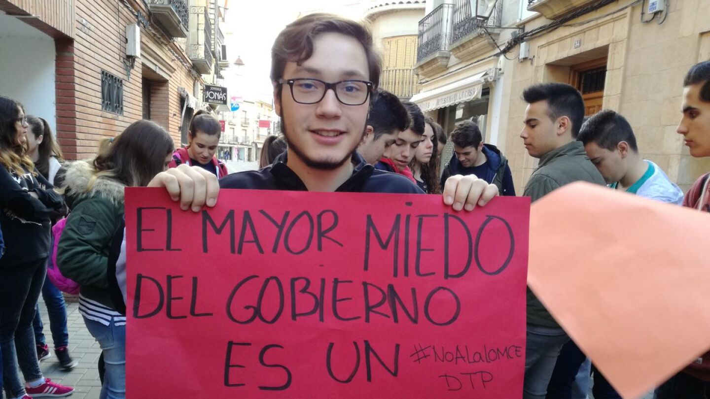 Un estudiante protesta contra la Lomce