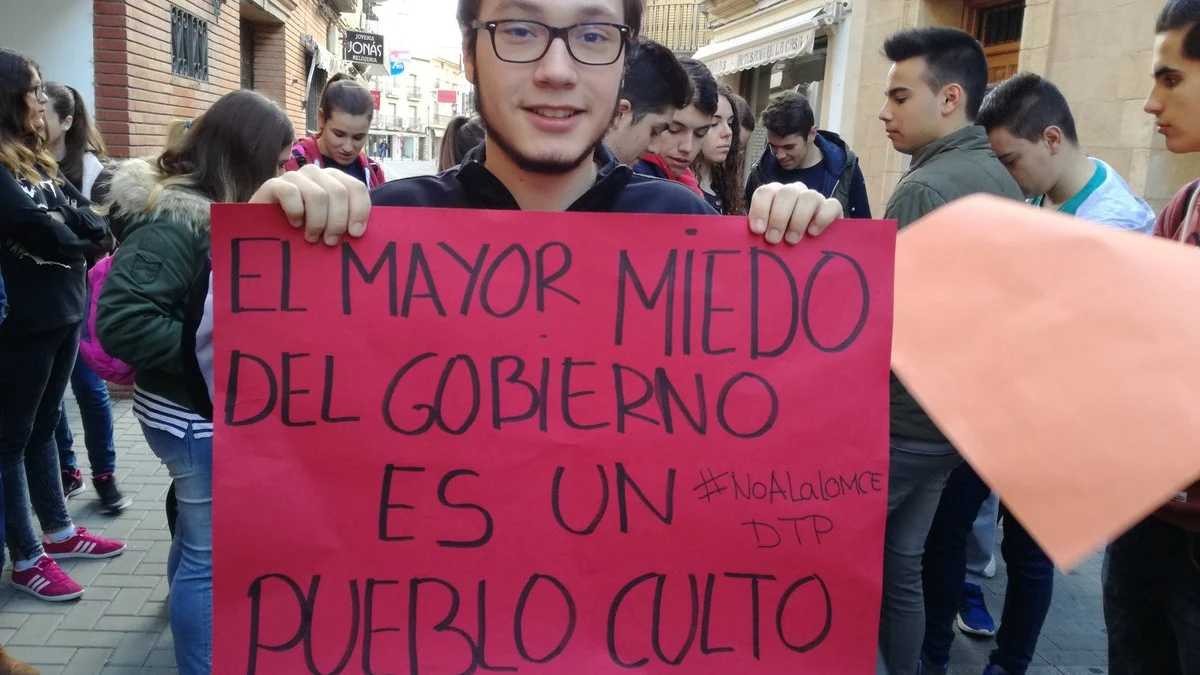 Un estudiante protesta contra la Lomce Un estudiante protesta contra la Lomce
