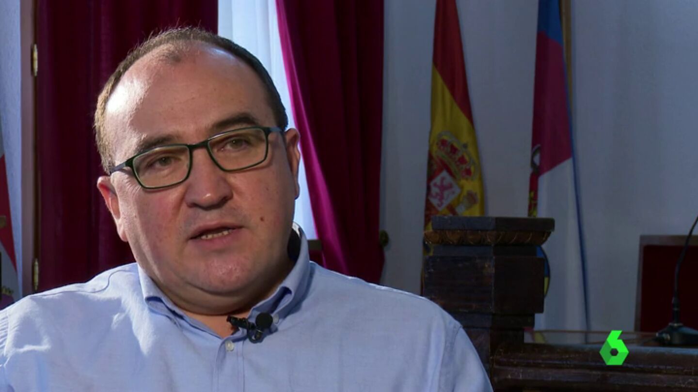 Frame 34.660231 de: Pedro Mu&ntilde;oz, diputado y alcalde: "Hay gente que en ocho horas no hace nada y otros que en cinco hacen mucho"