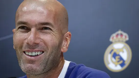 Zidane, sonriente en rueda de prensa Zidane, sonriente en rueda de prensa