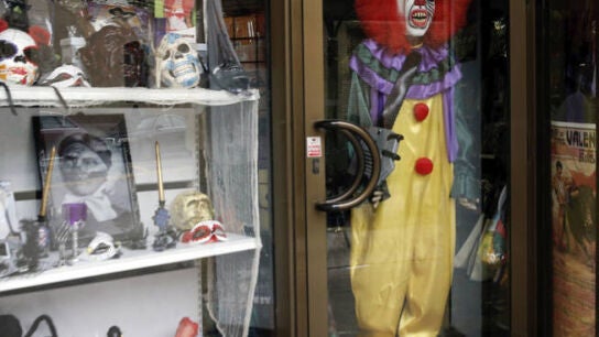 Disfraz de payaso en una tienda 