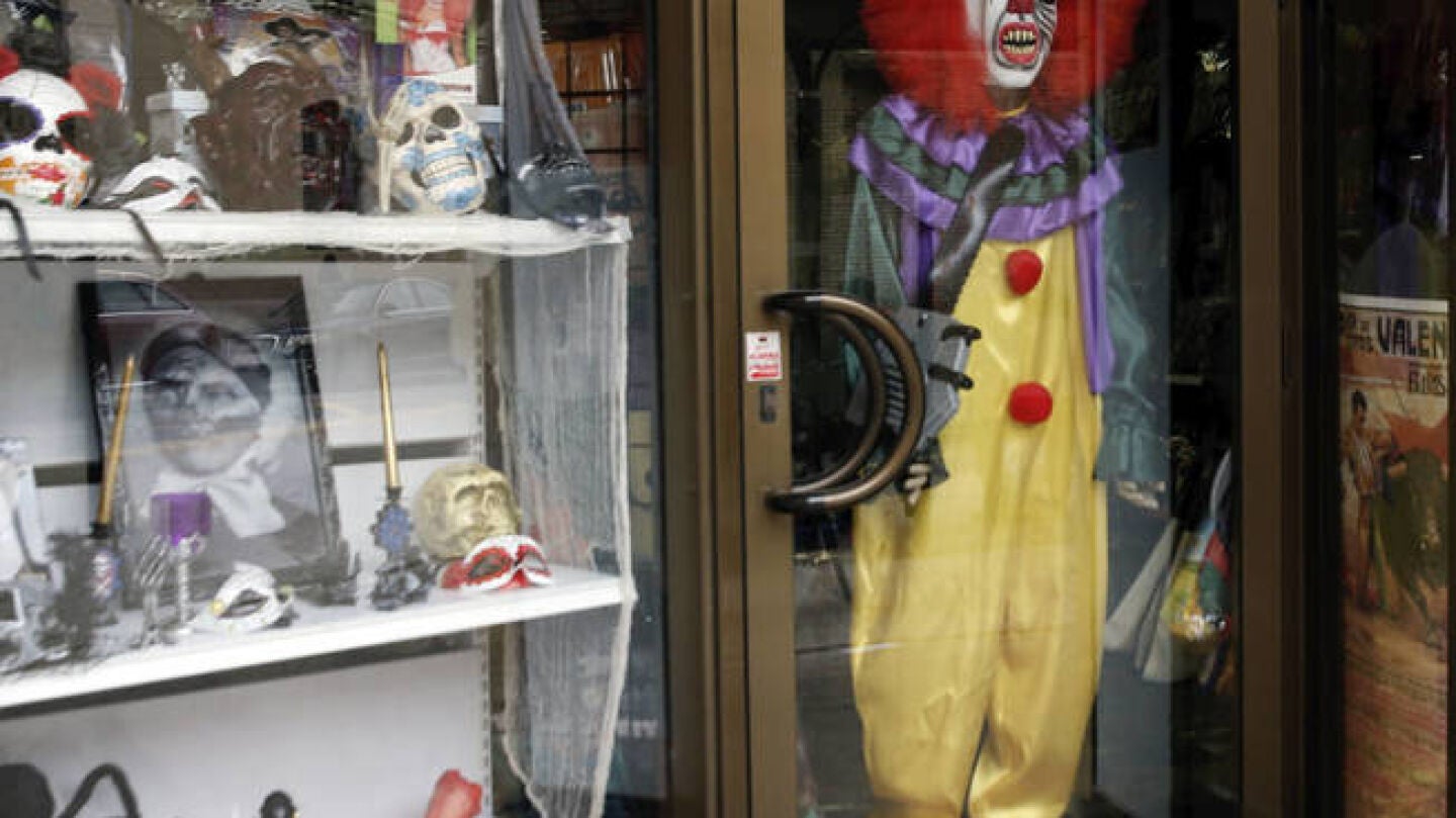 Disfraz de payaso en una tienda 