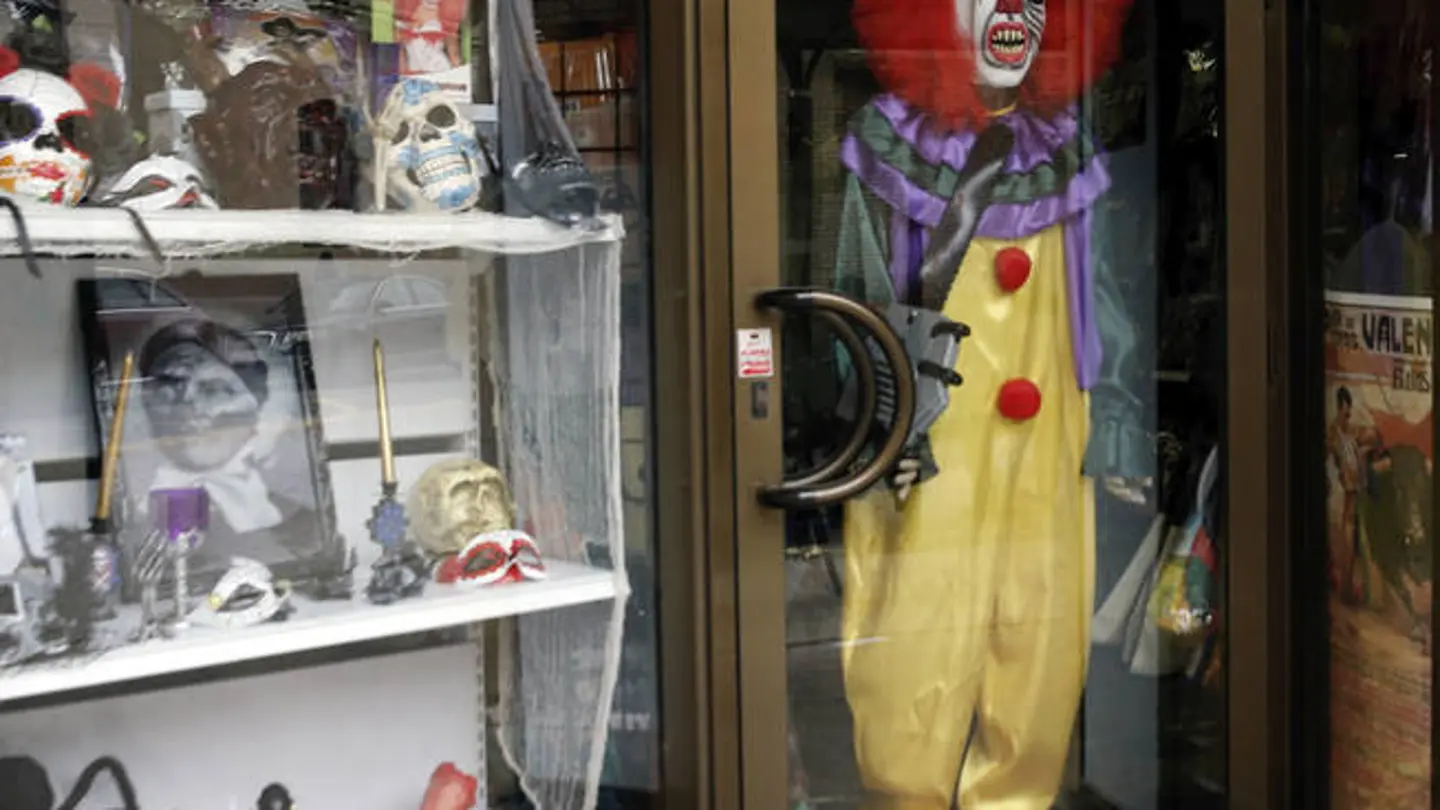 Disfraz de payaso en una tienda Disfraz de payaso en una tienda