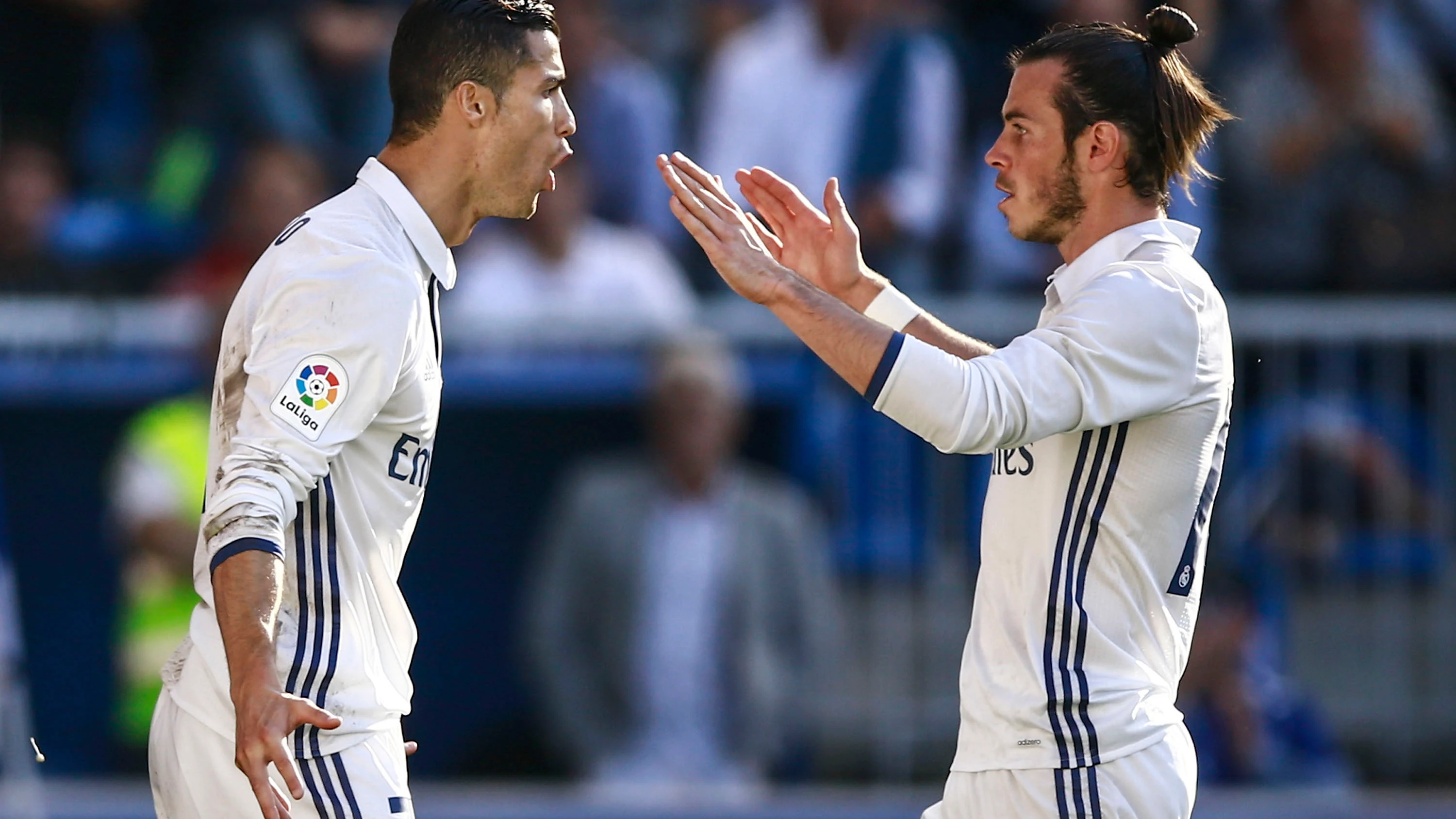 Cristiano Ronaldo celebra uno de sus goles junto a Gareth Bale Cristiano Ronaldo celebra uno de sus goles junto a Gareth Bale