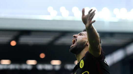 Ag&uuml;ero, celebrando uno de sus goles ante el West Brom