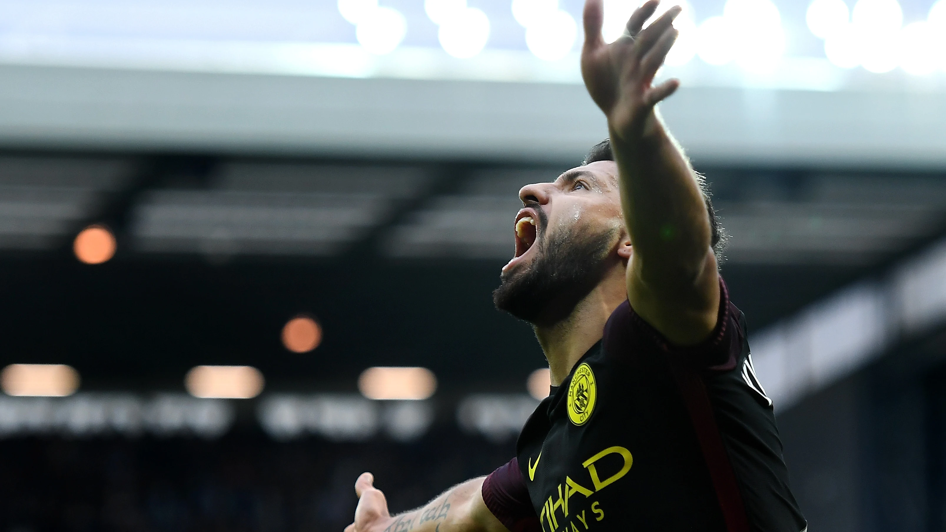 Agüero, celebrando uno de sus goles ante el West Brom