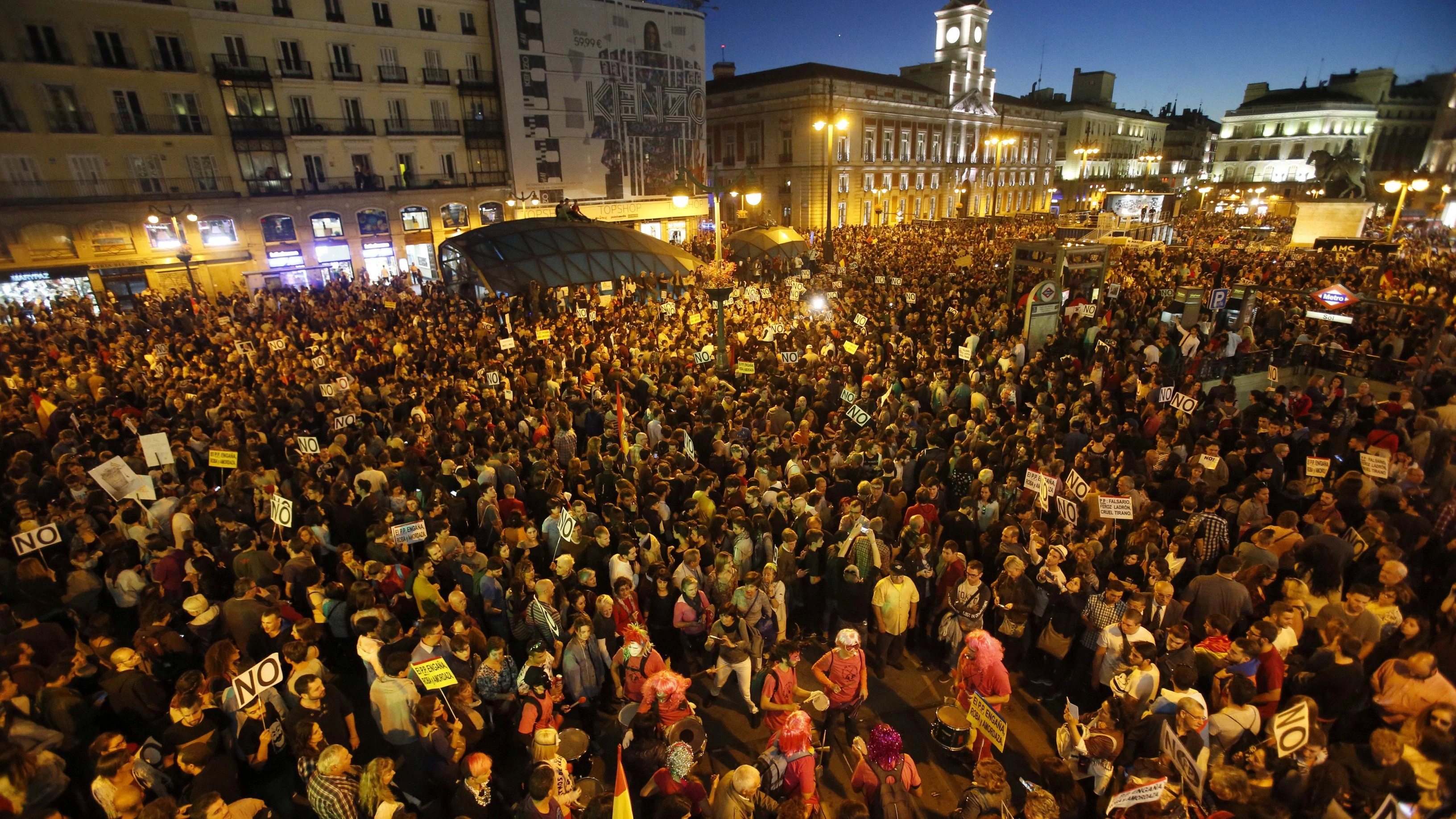 Miles de personas participan en la marcha 'Rodea el Congreso'