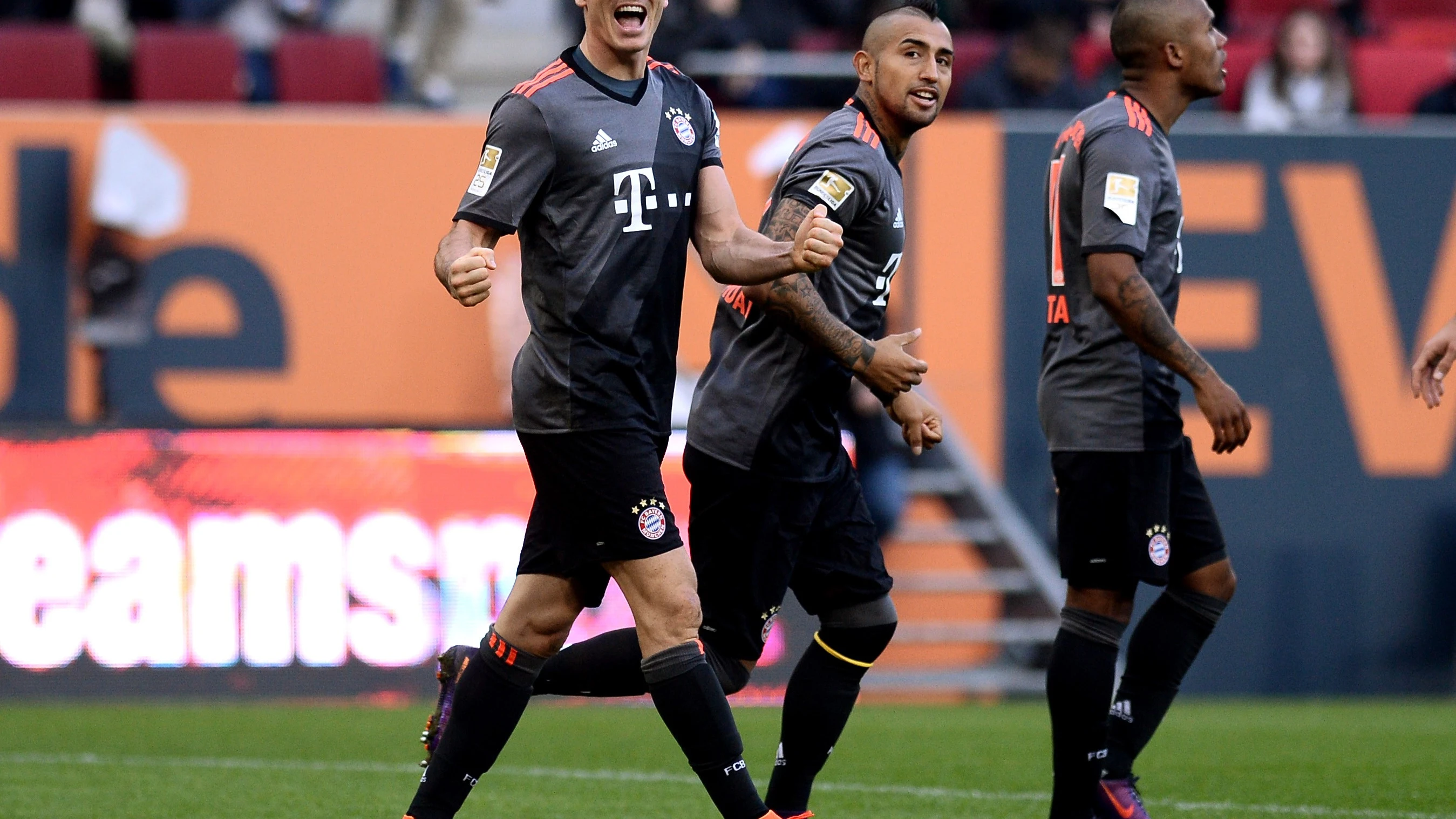 Lewandowski, celebrando un gol ante el Augsburgo