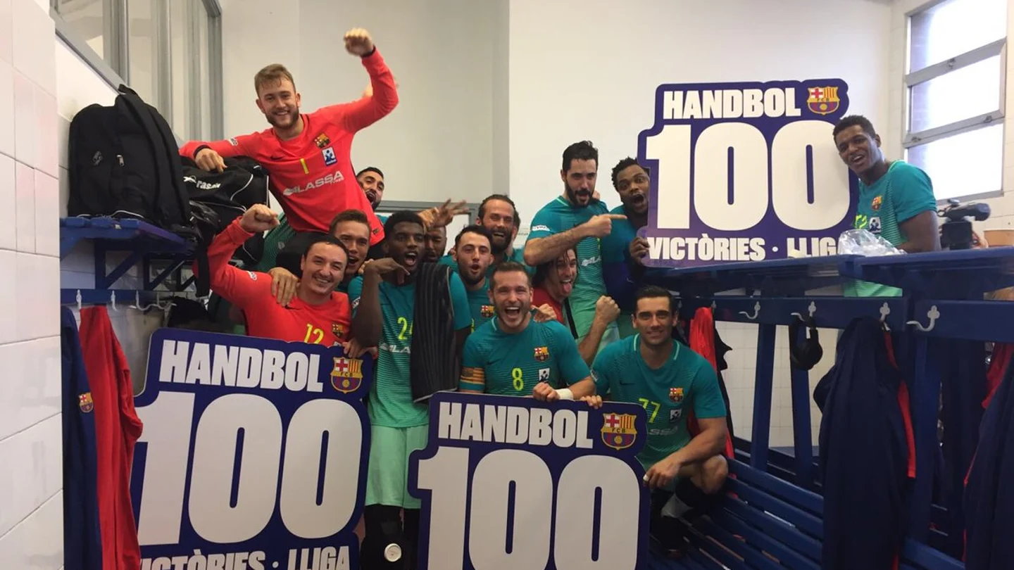 La plantilla del Barcelona celebra las 100 victorias seguidas en la Liga de balonmano La plantilla del Barcelona celebra las 100 victorias seguidas en la Liga de balonmano