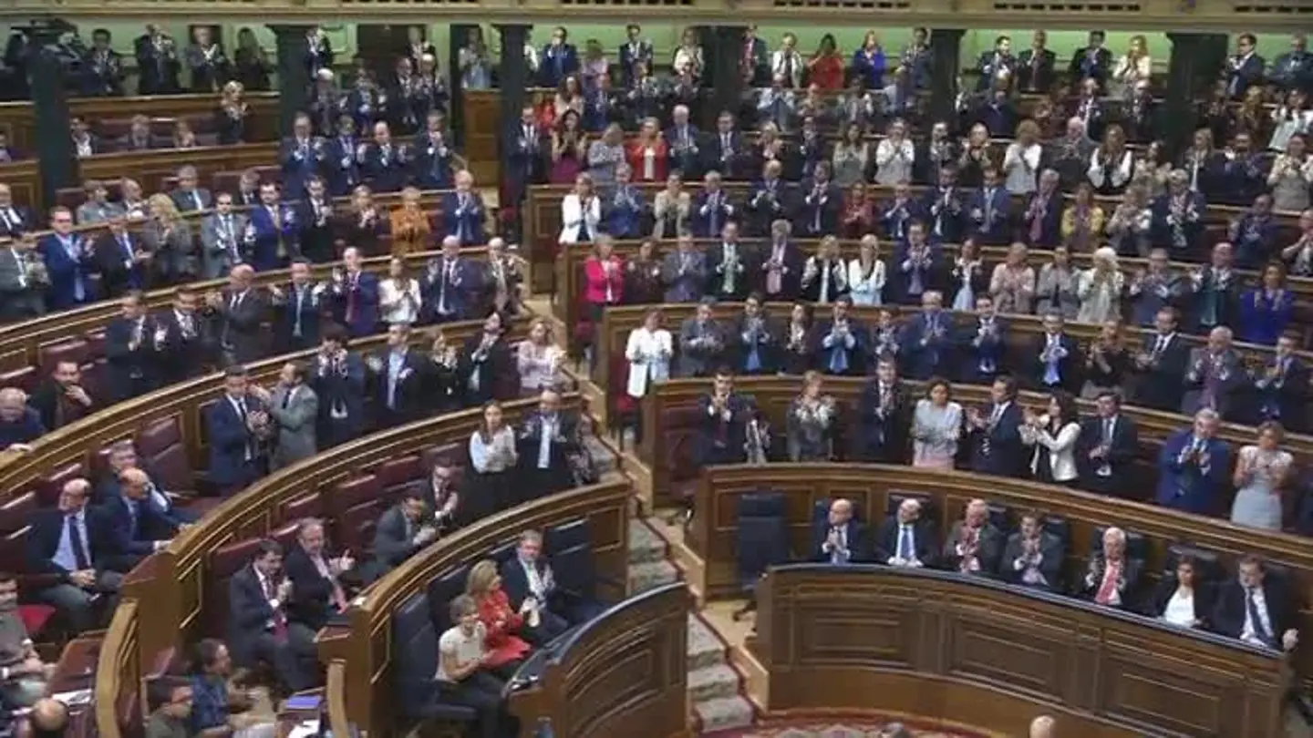 El hemiciclo aplaude la réplica de Hernando a Rufián El hemiciclo aplaude la réplica de Hernando a Rufián