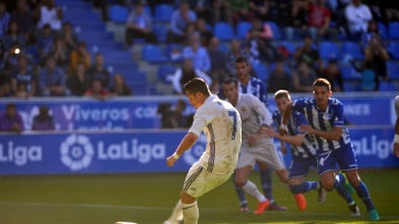 Cristiano Ronaldo lanza el penalti que supuso el 1-1