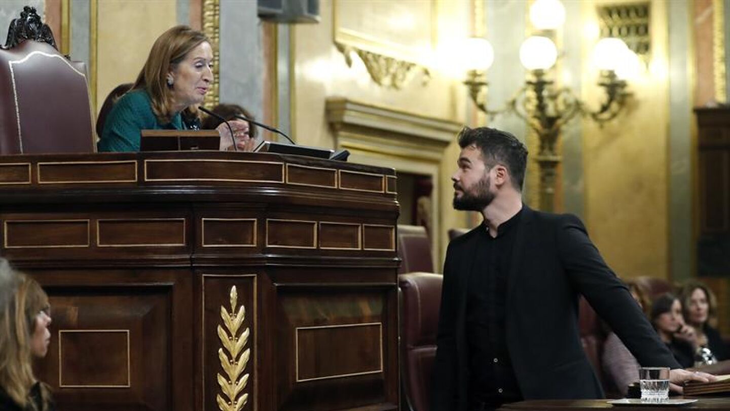 Ana Pastor y Gabriel Rufi&aacute;n en la sesi&oacute;n de investidura
