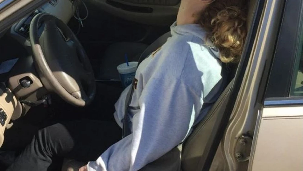 Erika Hurt tras ser encontrada en su coche Erika Hurt tras ser encontrada en su coche