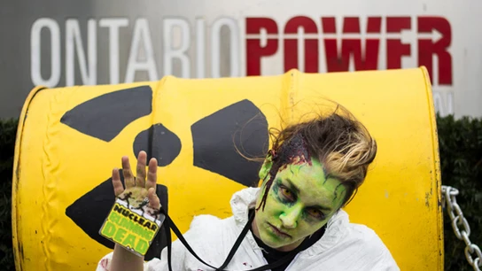 Greenpeace celebra carreras 'zombie' en cinco provincias con centrales nucleares Greenpeace celebra carreras 'zombie' en cinco provincias con centrales nucleares