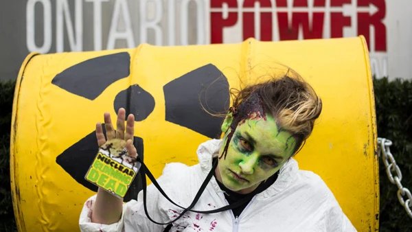 Greenpeace celebra carreras 'zombie' en cinco provincias con centrales nucleares