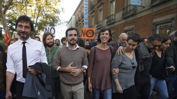 Alberto Garzón y Rafa Mayoral en la manifestación de "Rodea el Congreso"