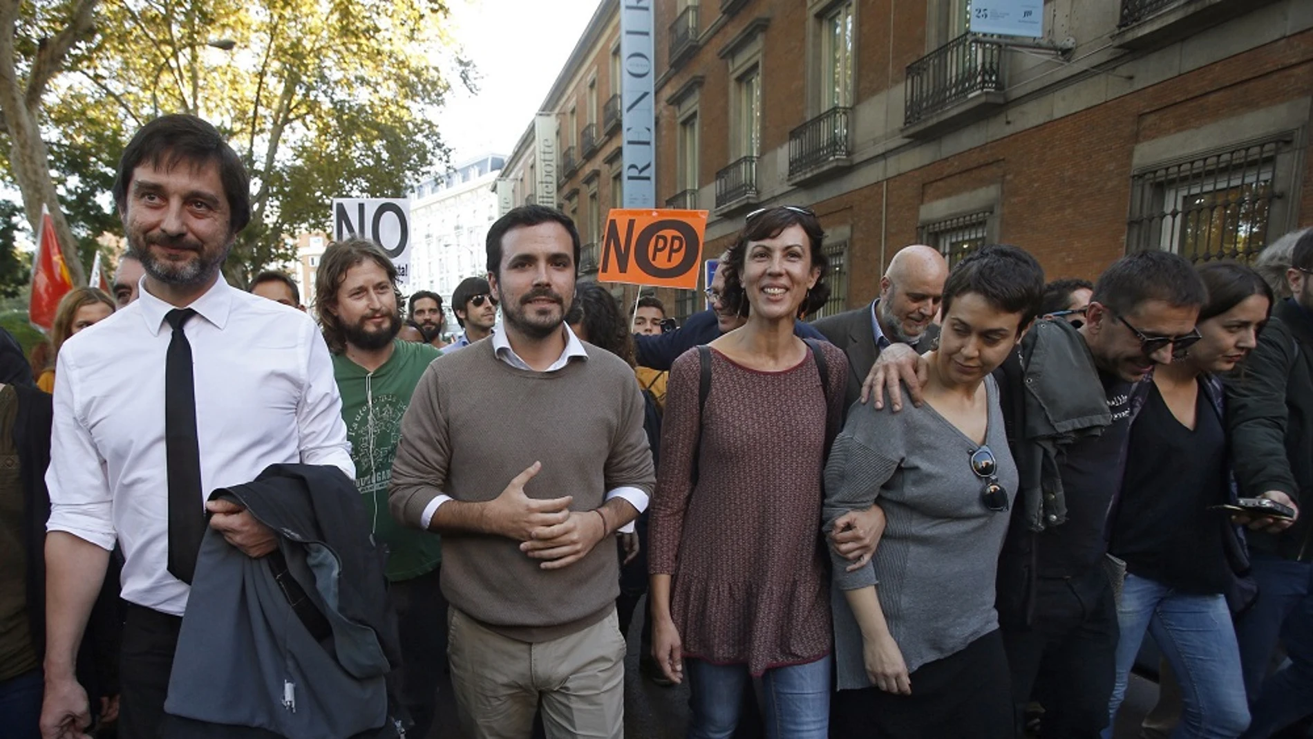 Alberto Garzón y Rafa Mayoral en la manifestación de "Rodea el Congreso"