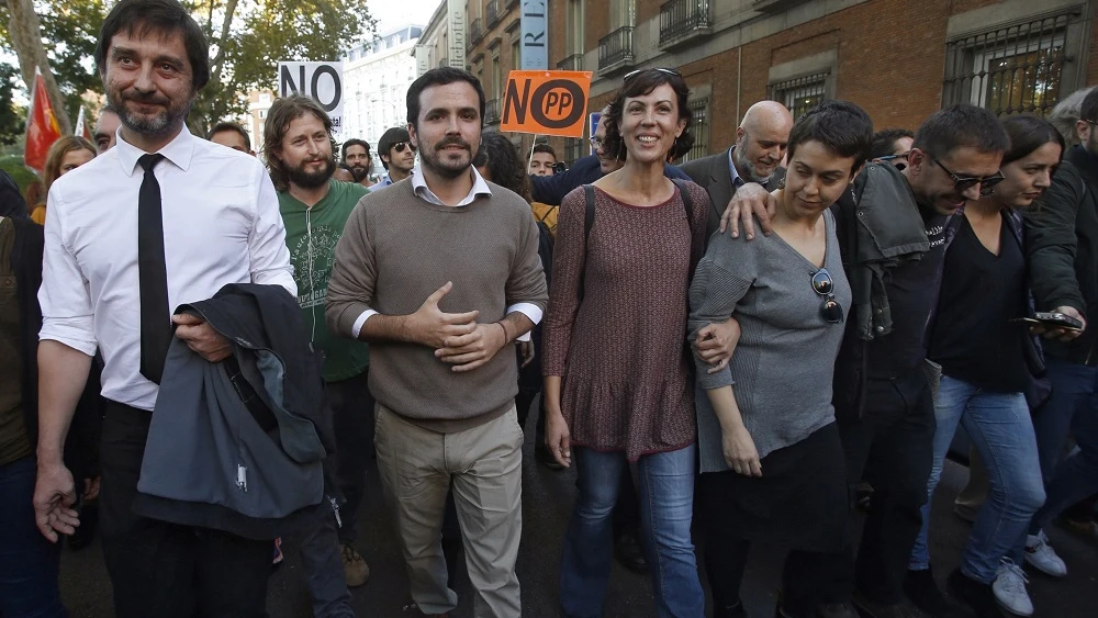 Alberto Garzón y Rafa Mayoral en la manifestación de "Rodea el Congreso"