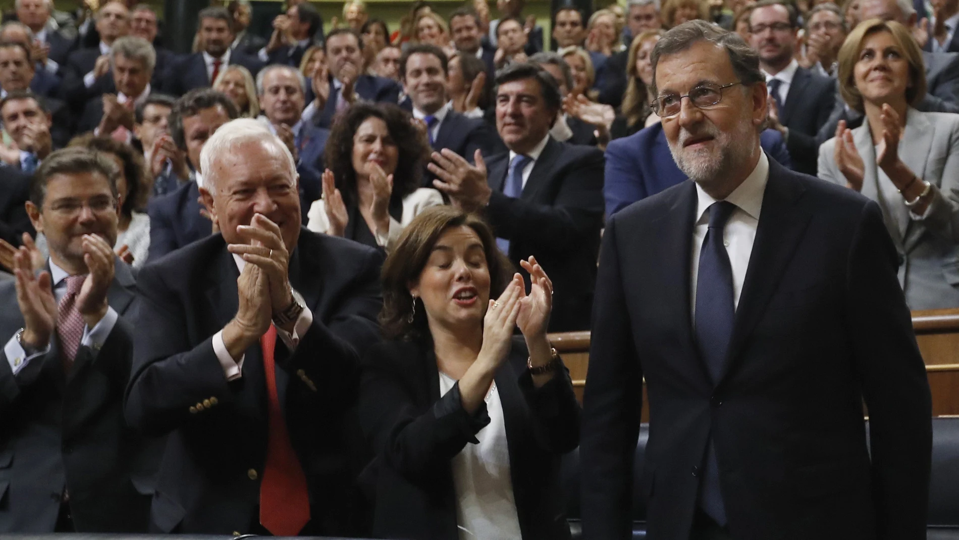 Mariano Rajoy, aplaudido por los diputados de su partido