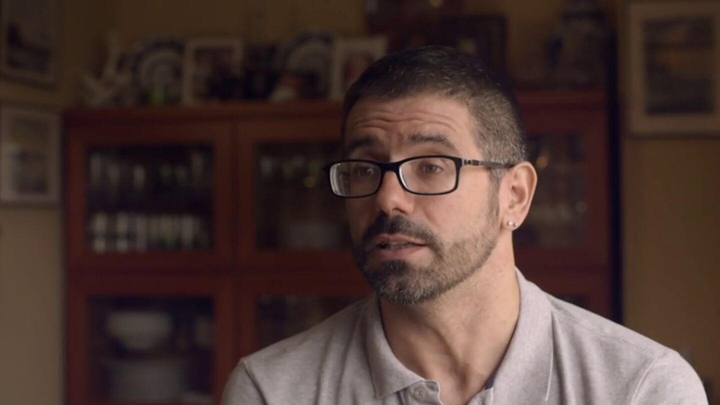 Frame 179.422628 de: Militante del PSOE, sobre Felipe Gonz&aacute;lez: "Es como si descubri&eacute;ramos que era un cantante que cantaba en 'playback'"