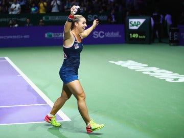 Cibulkova, celebrando la victoria en el Masters Cibulkova, celebrando la victoria en el Masters