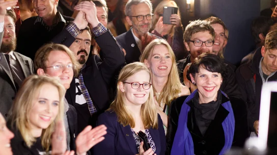 Los candidatos del Partido Pirata de Islandia tras conocer los resultados obtenidos en las elecciones anticipadas Los candidatos del Partido Pirata de Islandia tras conocer los resultados obtenidos en las elecciones anticipadas