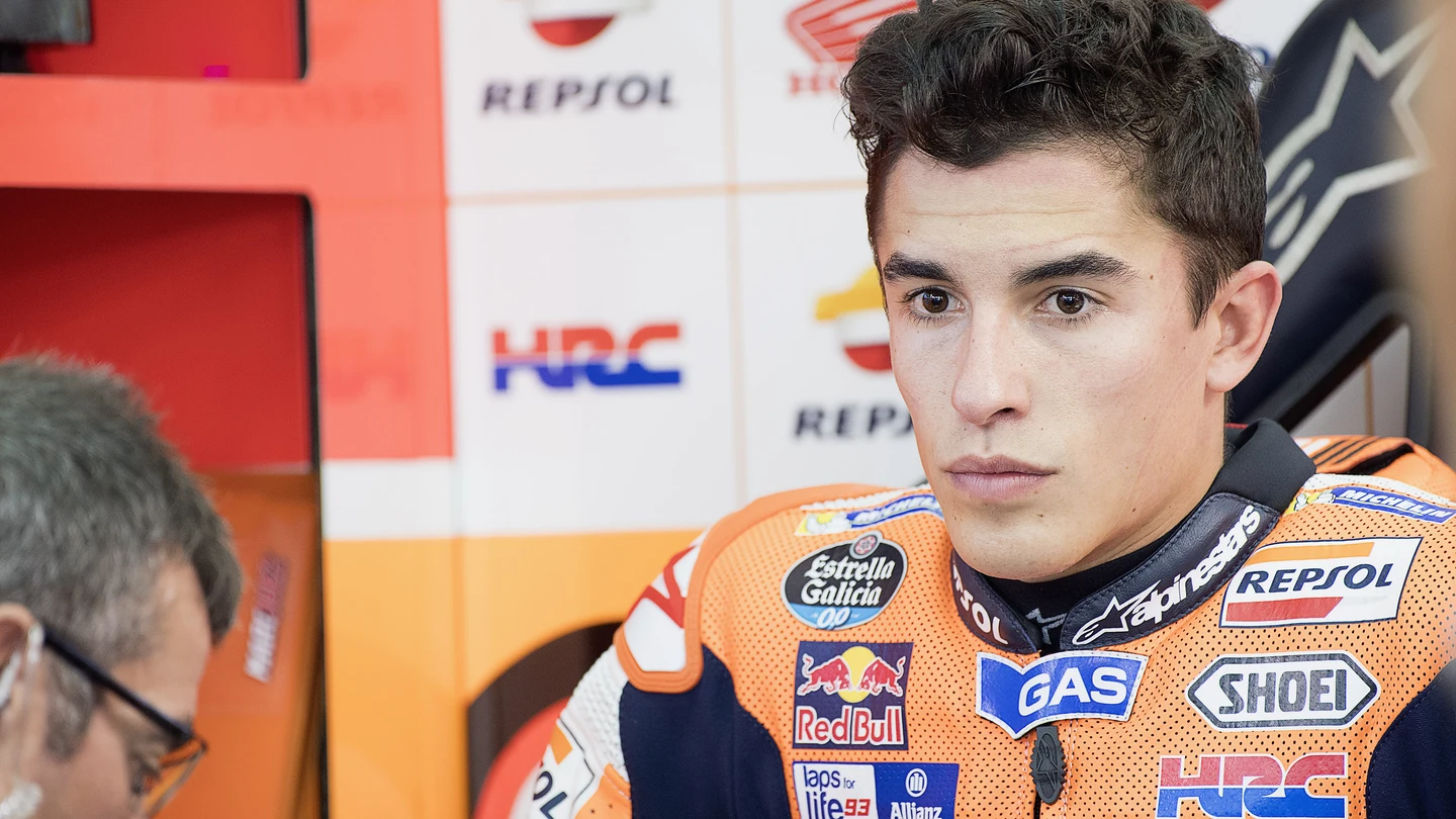 Marc Márquez, pensativo durante el GP de Malasia Marc Márquez, pensativo durante el GP de Malasia