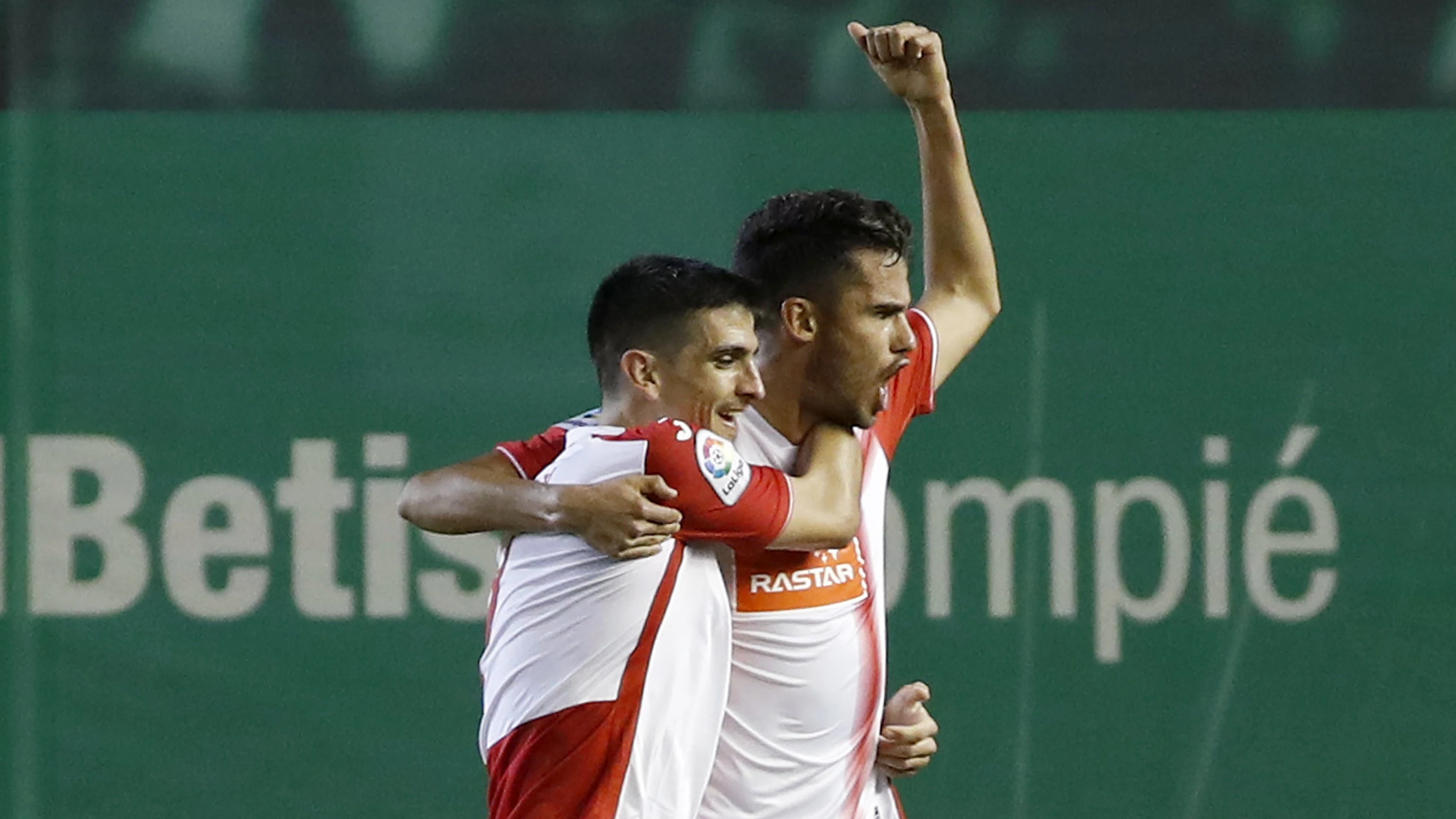 Diego Reyes celebra su gol contra el Betis