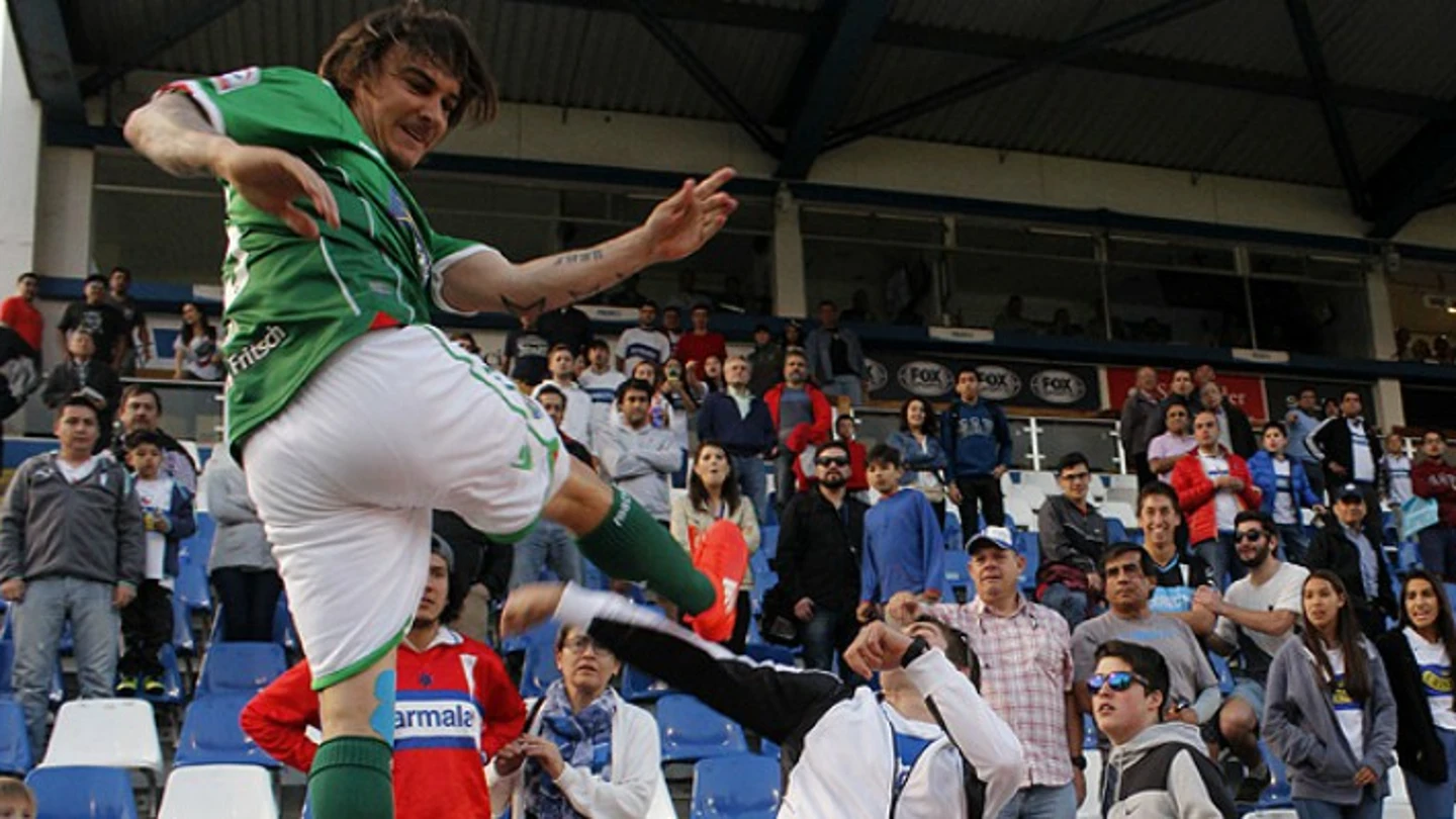 Sebastián Pol agrede a un aficionado rival en Chile Sebastián Pol agrede a un aficionado rival en Chile