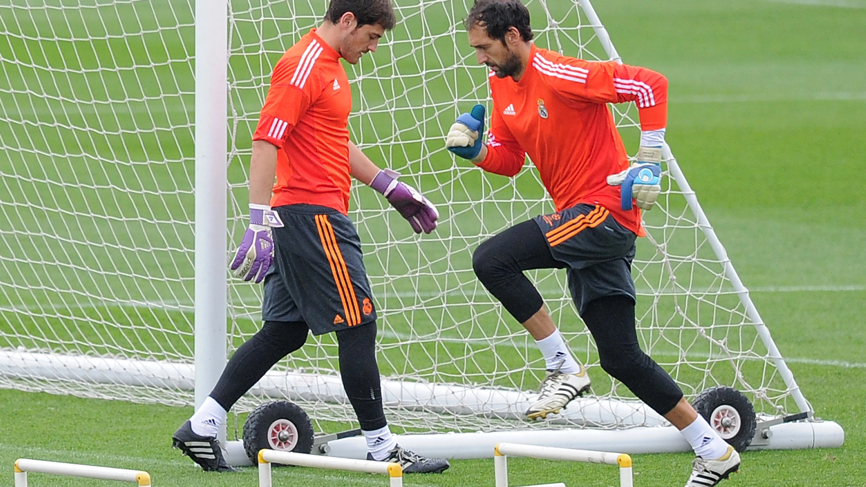 Casillas y Diego López, en su época en el Real Madrid