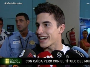 Marc M&aacute;rquez responde a los aficionados de Sepang