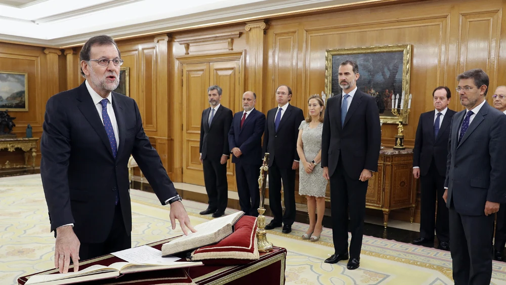 Rajoy jura su cargo como Presidente ante el rey Rajoy jura su cargo como Presidente ante el rey