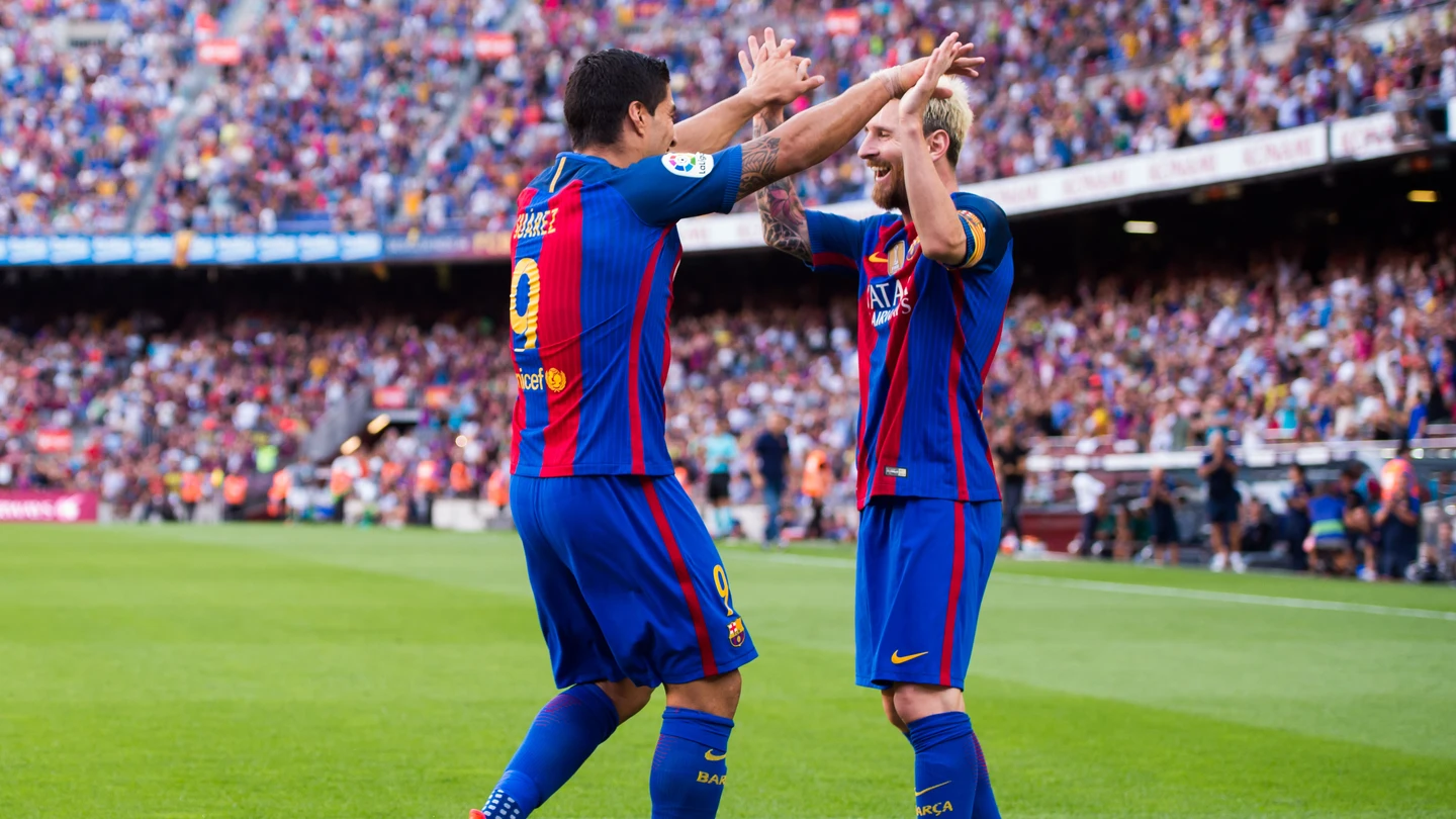 Messi y Luis Suárez celebran un gol con el Barça Messi y Luis Suárez celebran un gol con el Barça