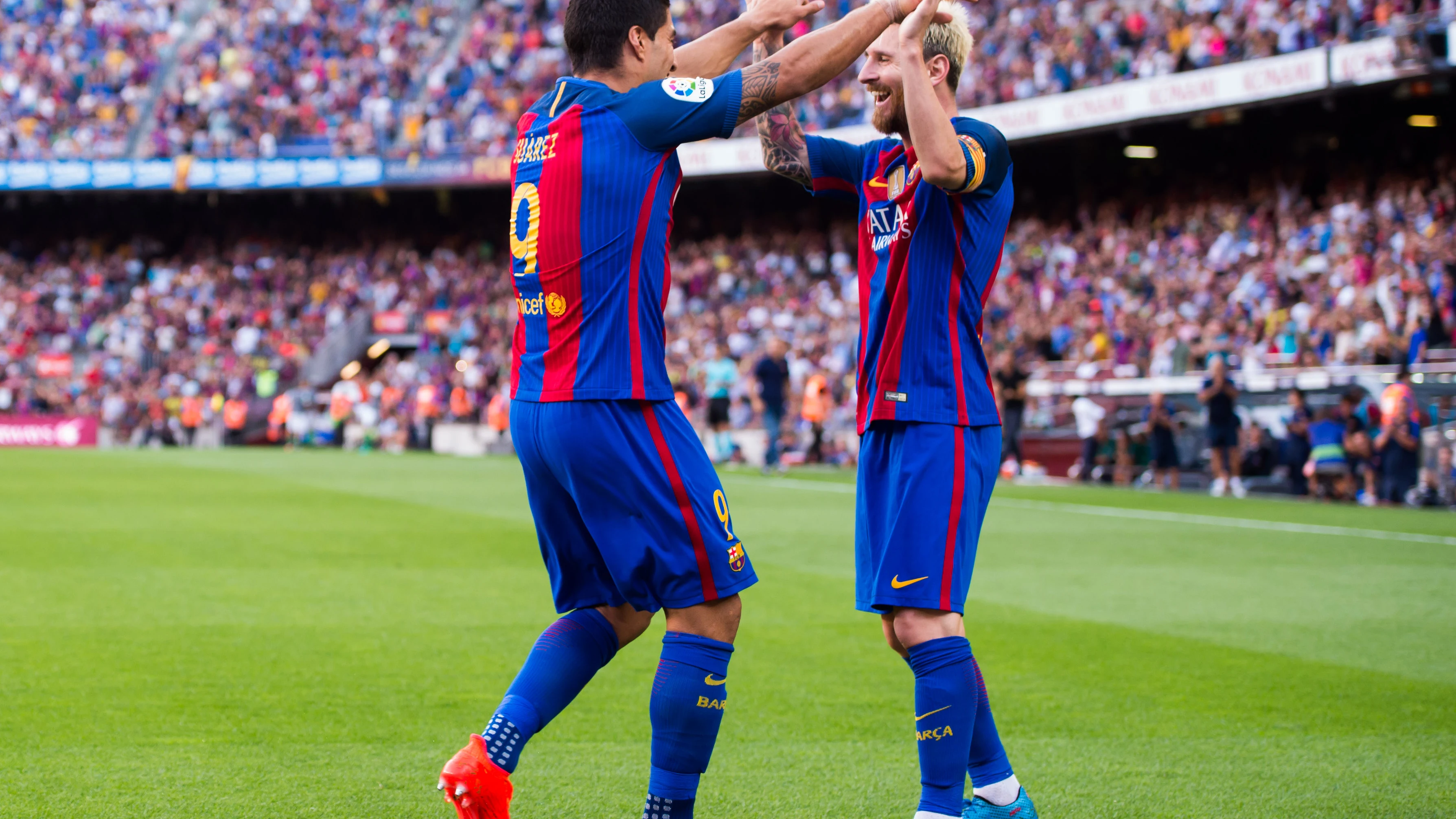 Messi y Luis Suárez celebran un gol con el Barça Messi y Luis Suárez celebran un gol con el Barça