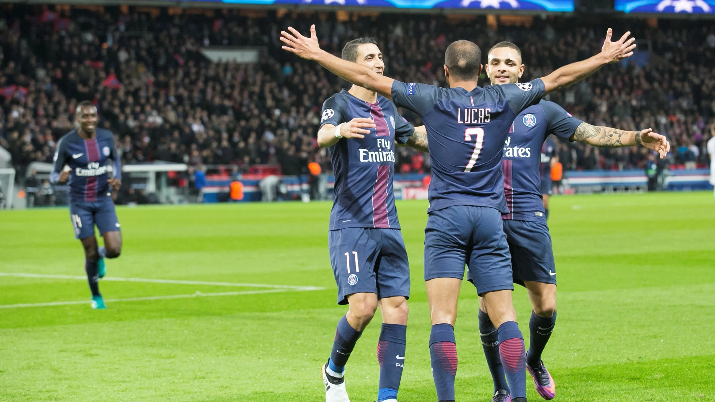 Los jugadores del PSG celebran un gol en el Parque de los Pr&iacute;ncipes