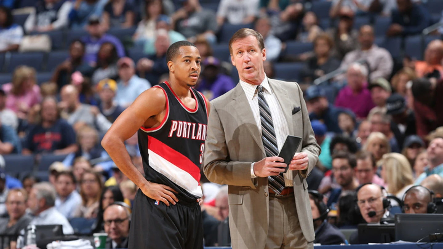 El hombre del partido, CJ McCollum, junto a al entrenador de los Trail Blazers, Terry Stotts El hombre del partido, CJ McCollum, junto a al entrenador de los Trail Blazers, Terry Stotts