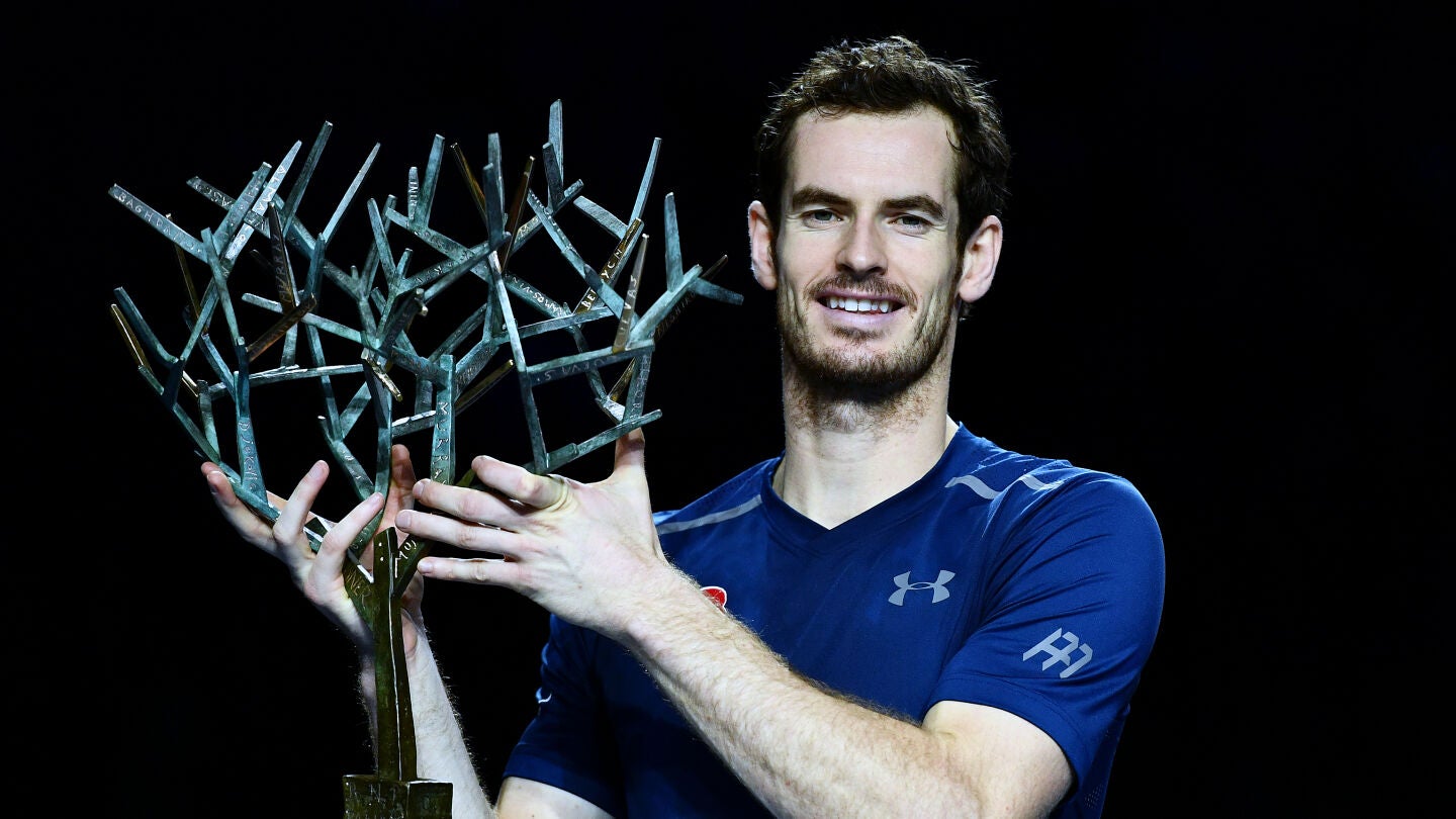 Andy Murray posa con el trofeo del Masters 1000 de Par&iacute;s-Bercy